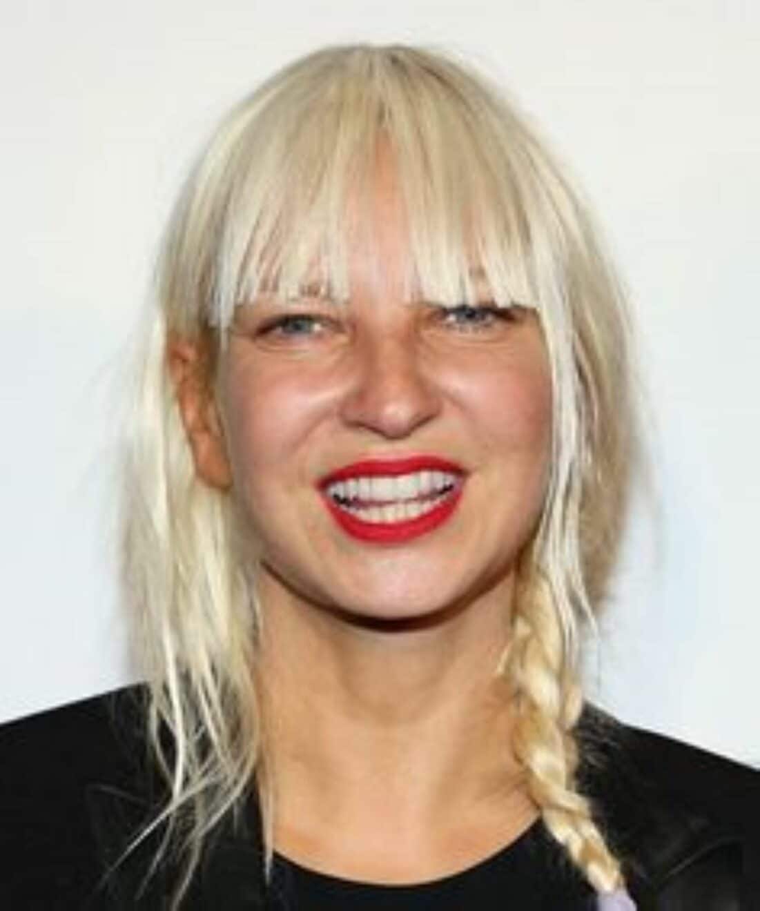 Sia albums. Си́а Кейт Изобе́ль фёрлер. Sia певица. Sia певица 2020. Sia Furler в молодости.