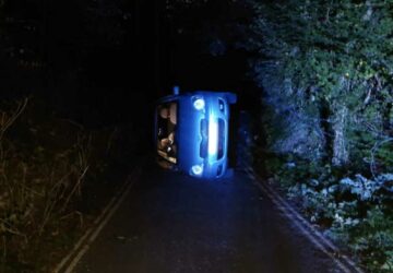 le frein à main s'enlève quand ils font l'amour dans la voiture