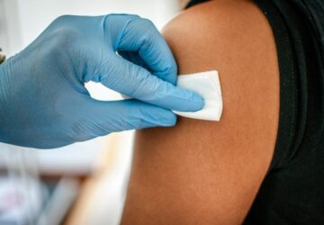 vaccin covid-19 et déjà des morts