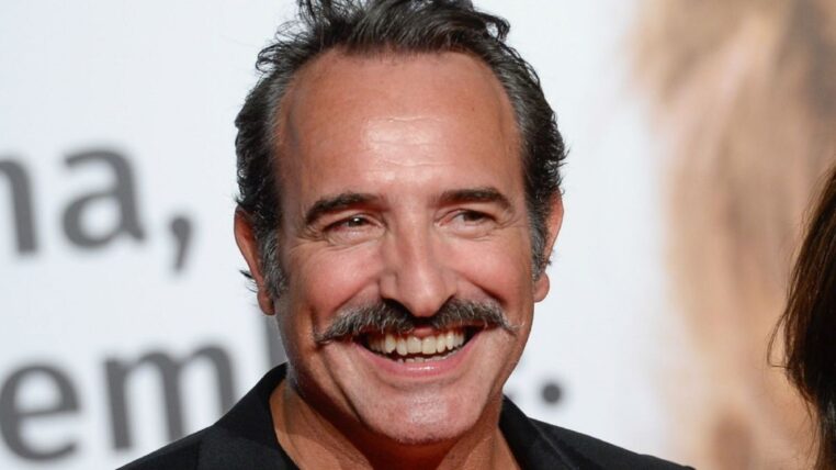 Jean Dujardin commet une sacrée bourde en confondant deux villages pour ses remerciements !