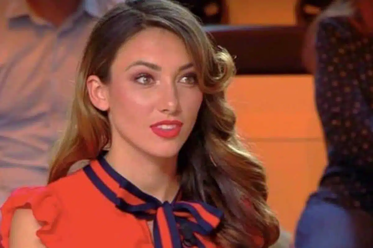 Delphine Wespiser défend Roger qui était stripteaseur