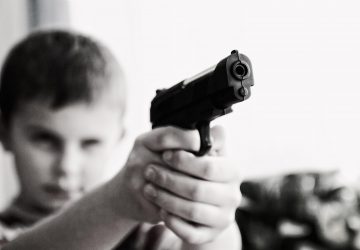 un enfant tué par arme à feu