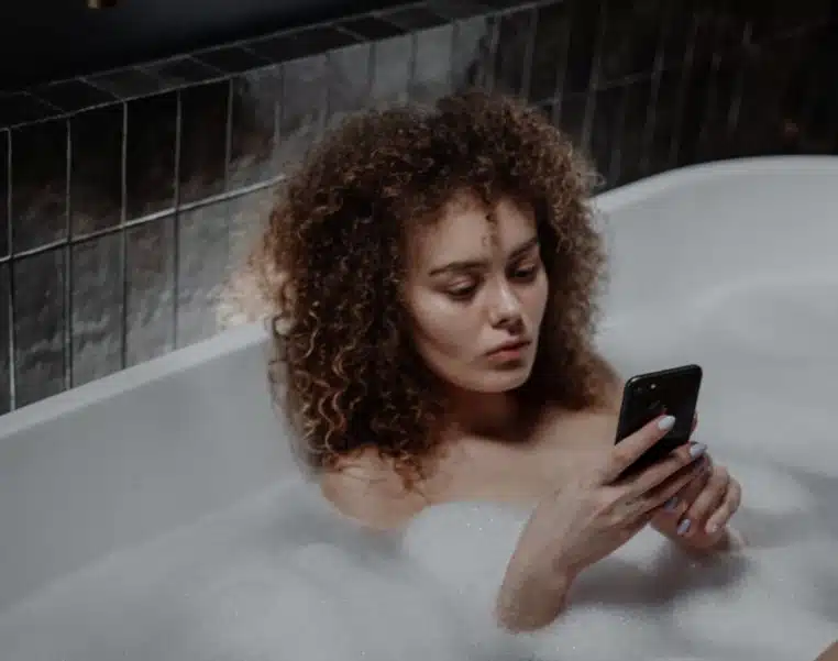 Adolescente électrocutée baignoire