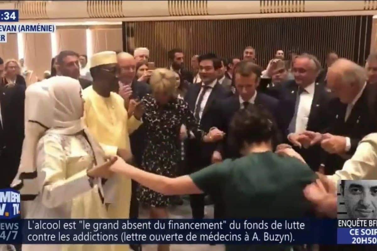 Emmanuel Macron et Brigitte qui dansent