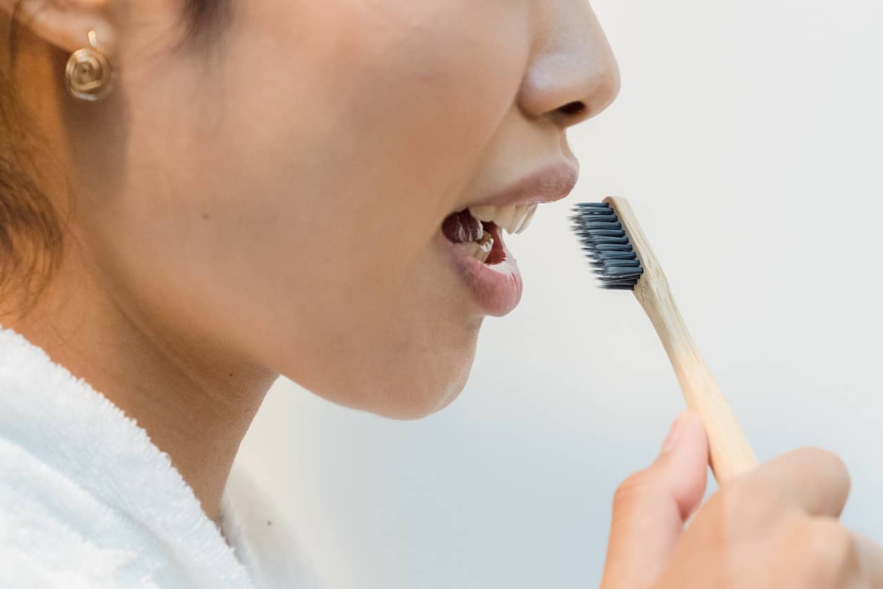 Se laver les dents avec cette brosse électrique