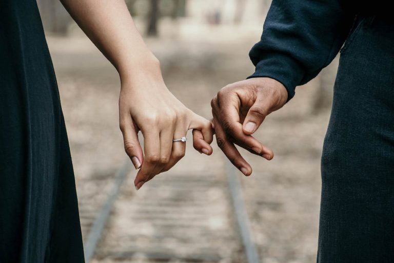 Une Femme Est Tomb E Amoureuse Et A Pous Le Meilleur Ami De Son Mari