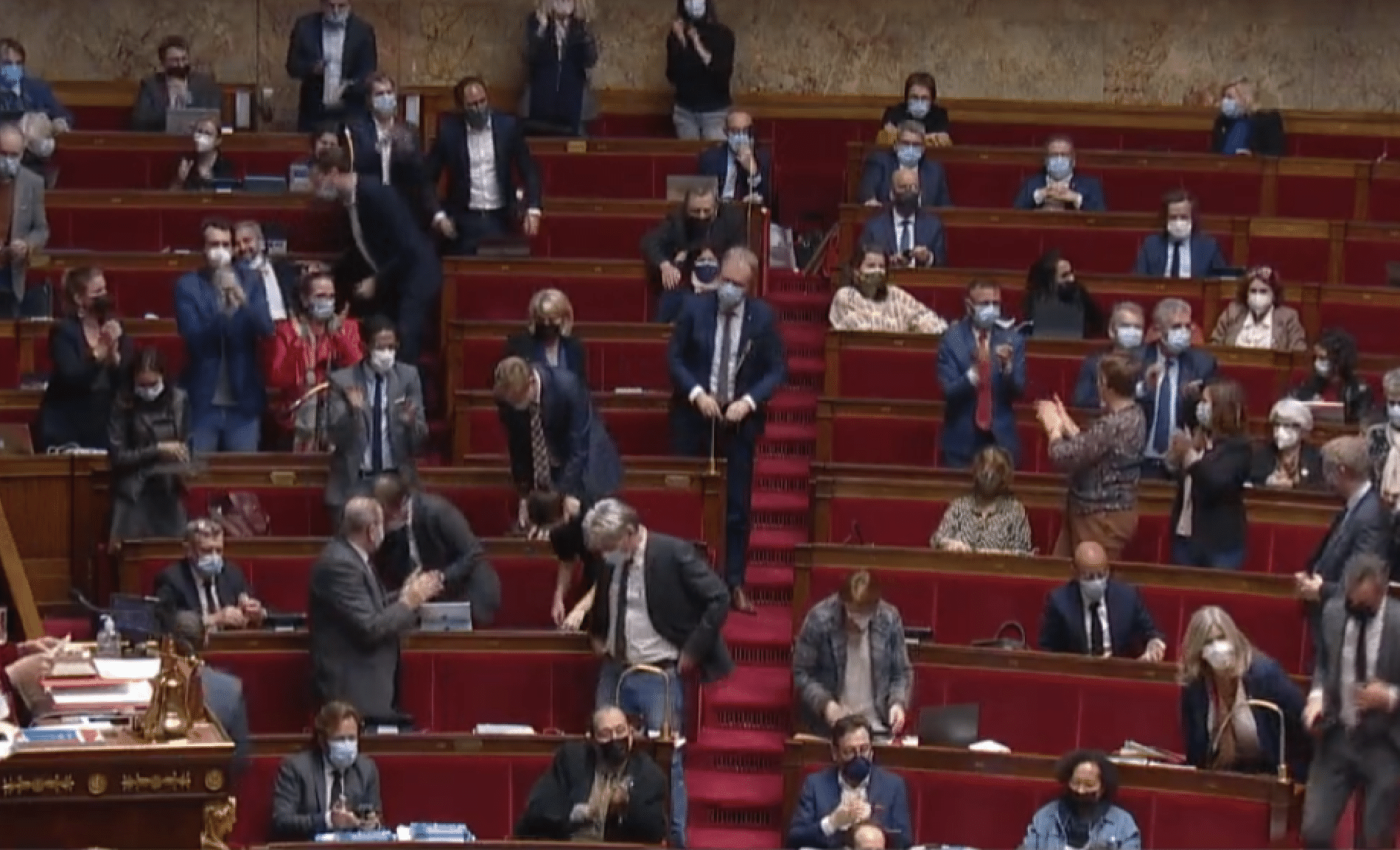 Surprise pour le gouvernement ! Le pass vaccinal suspendu à l'Assemblée !