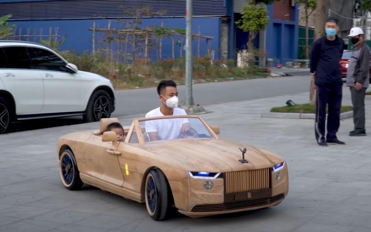 Ce père construit pour son fils une incroyable Rolls-Royce en bois à