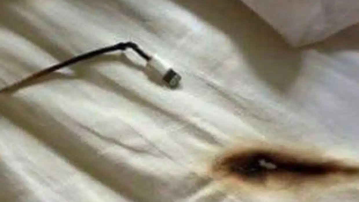 ne pas dormir avec le téléphone sur le chargeur