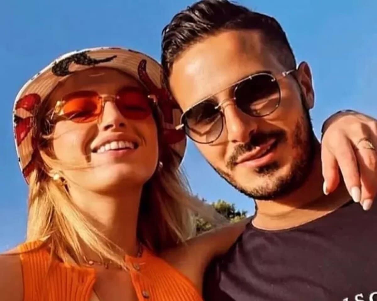 Arnaqueur de Tinder et sa compagne