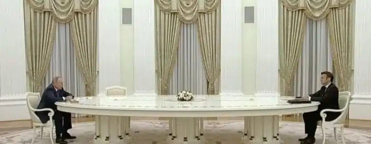 Emmanuel Macron table