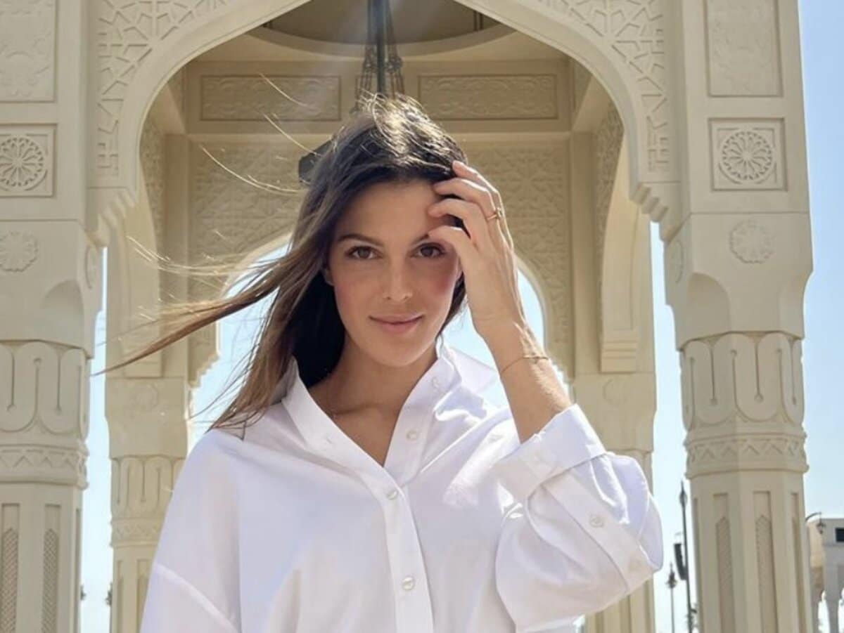 « La pression que l’on met aux femmes » : Iris Mittenaere enceinte ? Elle évoque son envie de maternité