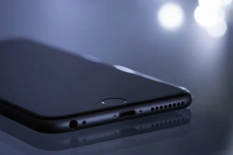 iPhone : attention au point vert ou orange sur l'écran