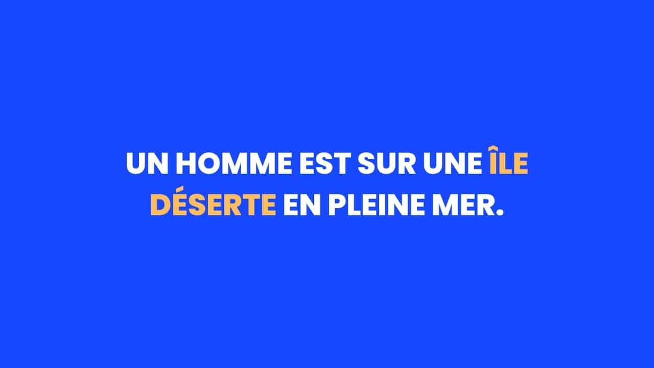 Un homme est sur une île déserte