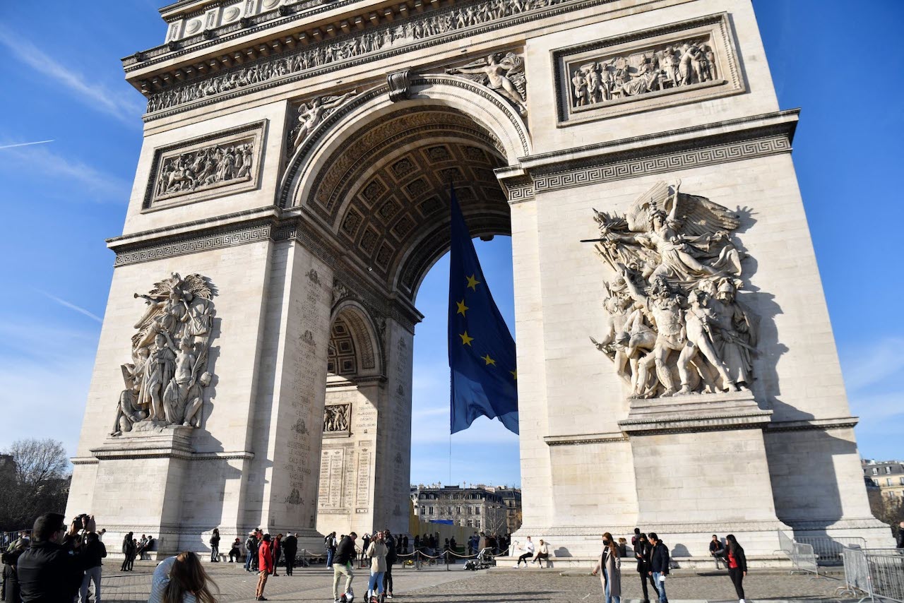drapeau-arc-triomphe