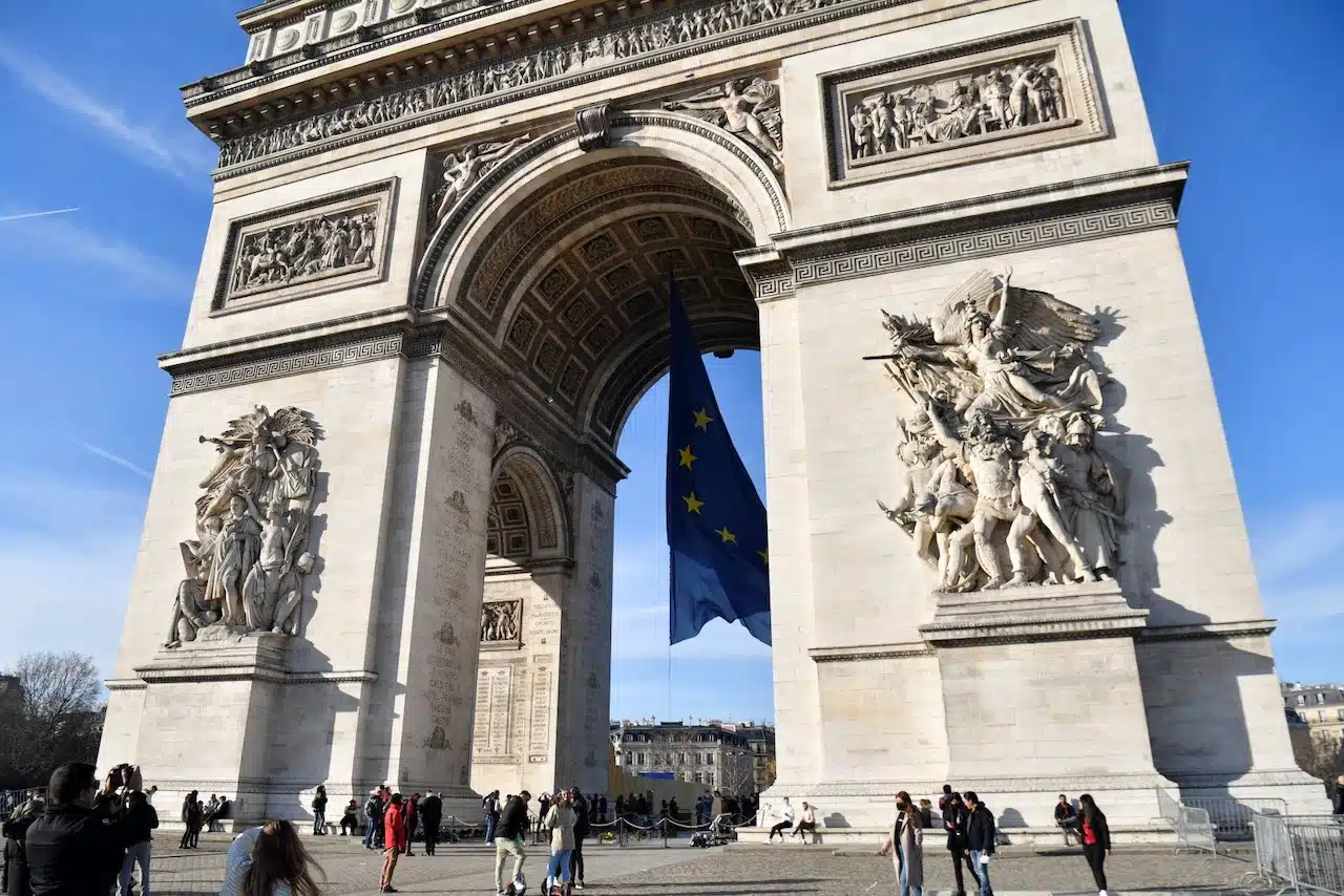 drapeau-arc-triomphe