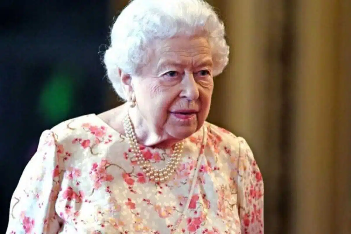 elisabeth II fauteuil roulant santé