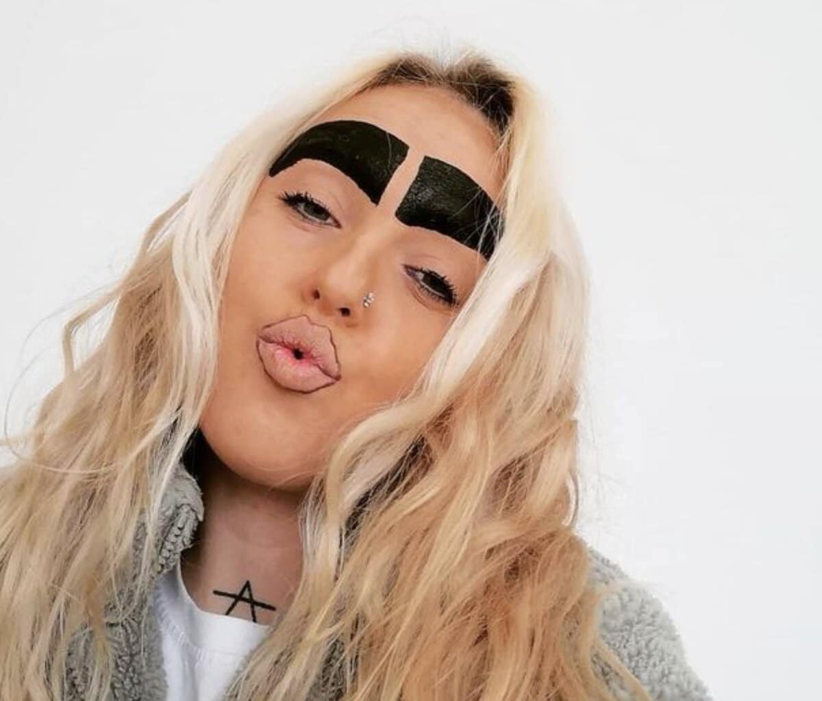 Maman plus gros sourcils Royaume-Uni