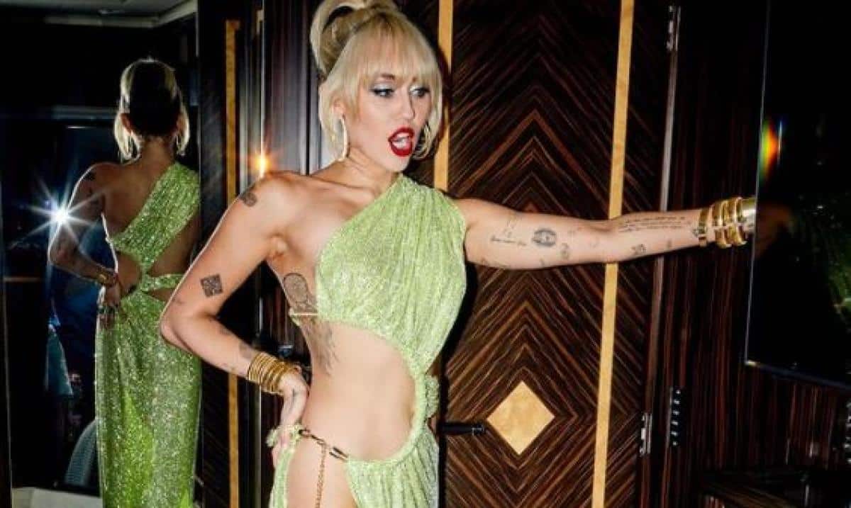 L'avion de Miley Cyrus frappé par la foudre