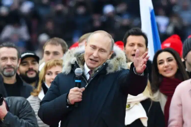 vladimir poutine rassemblement moscou guerre ukraine