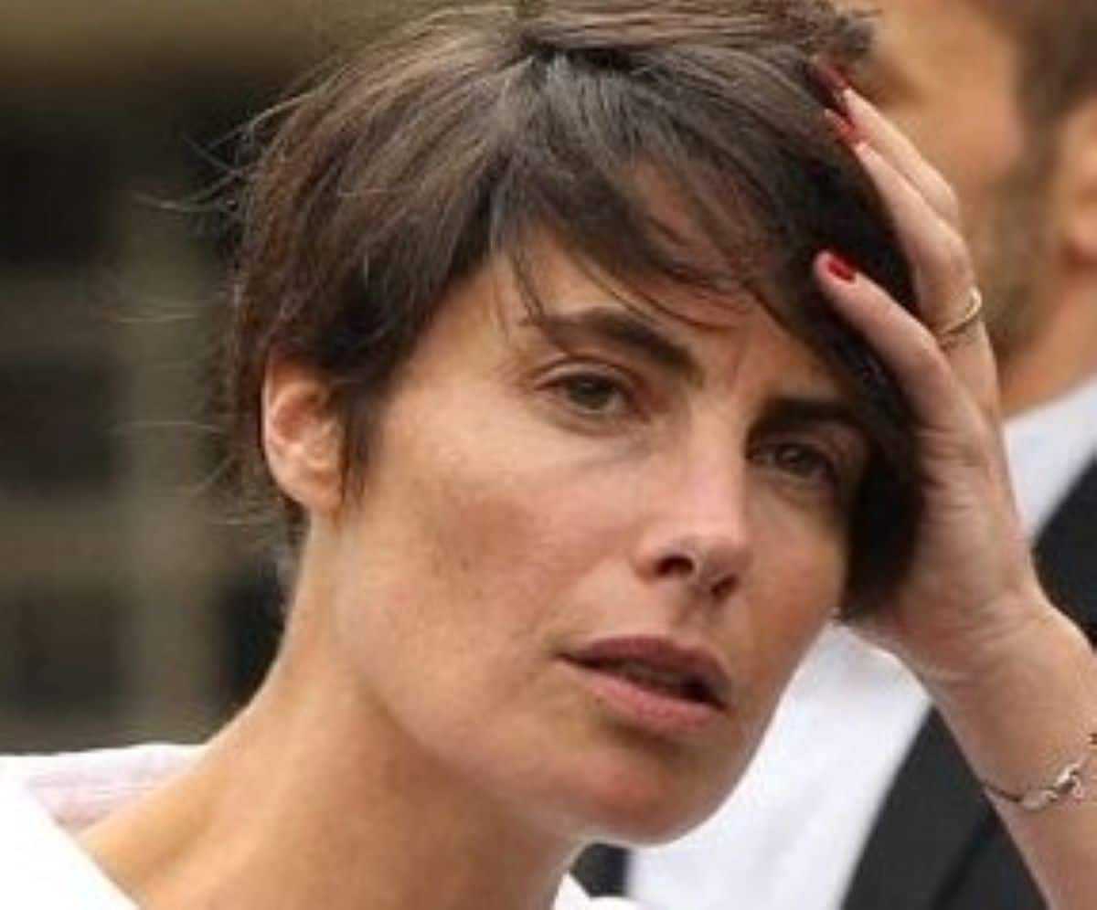 Alessandra Sublet menottée