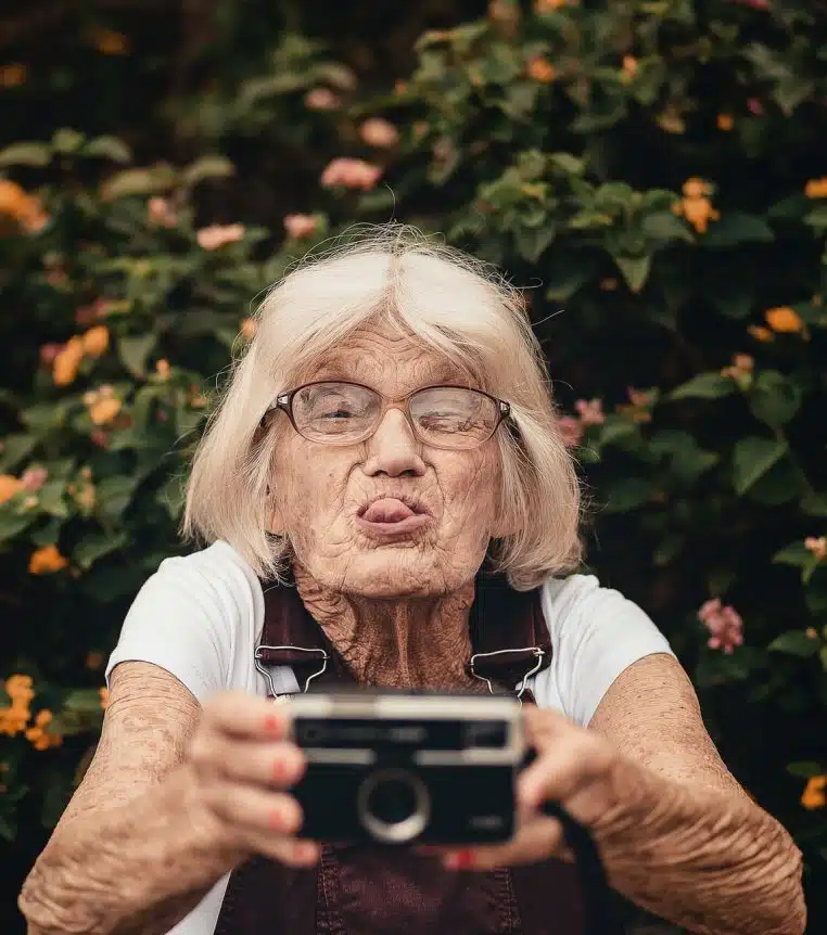 Les femmes vivent plus longtemps