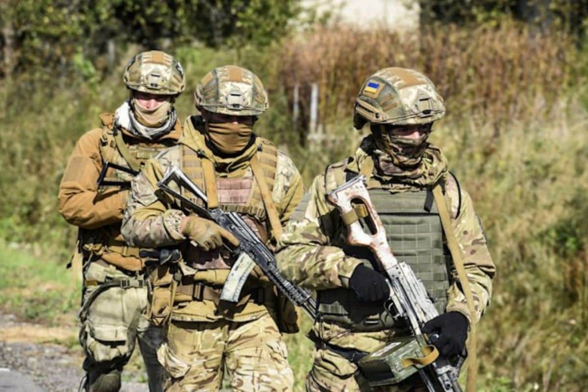 attaque ukrenienne sol russe soldats