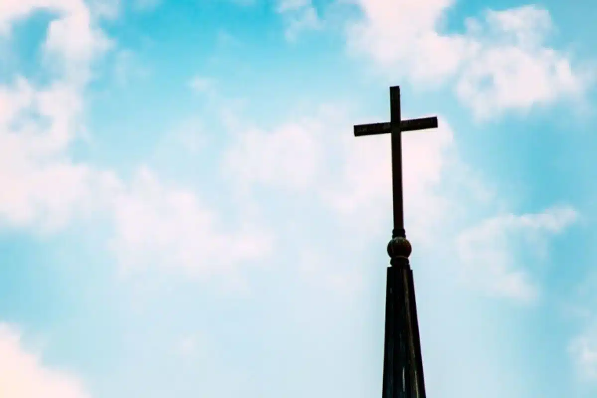 pretre-accuse-viol-fidele-exorcisme