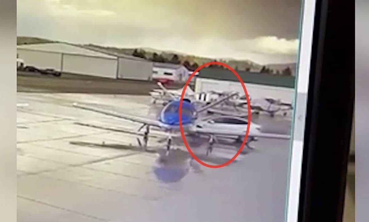 tesla fonce jet
