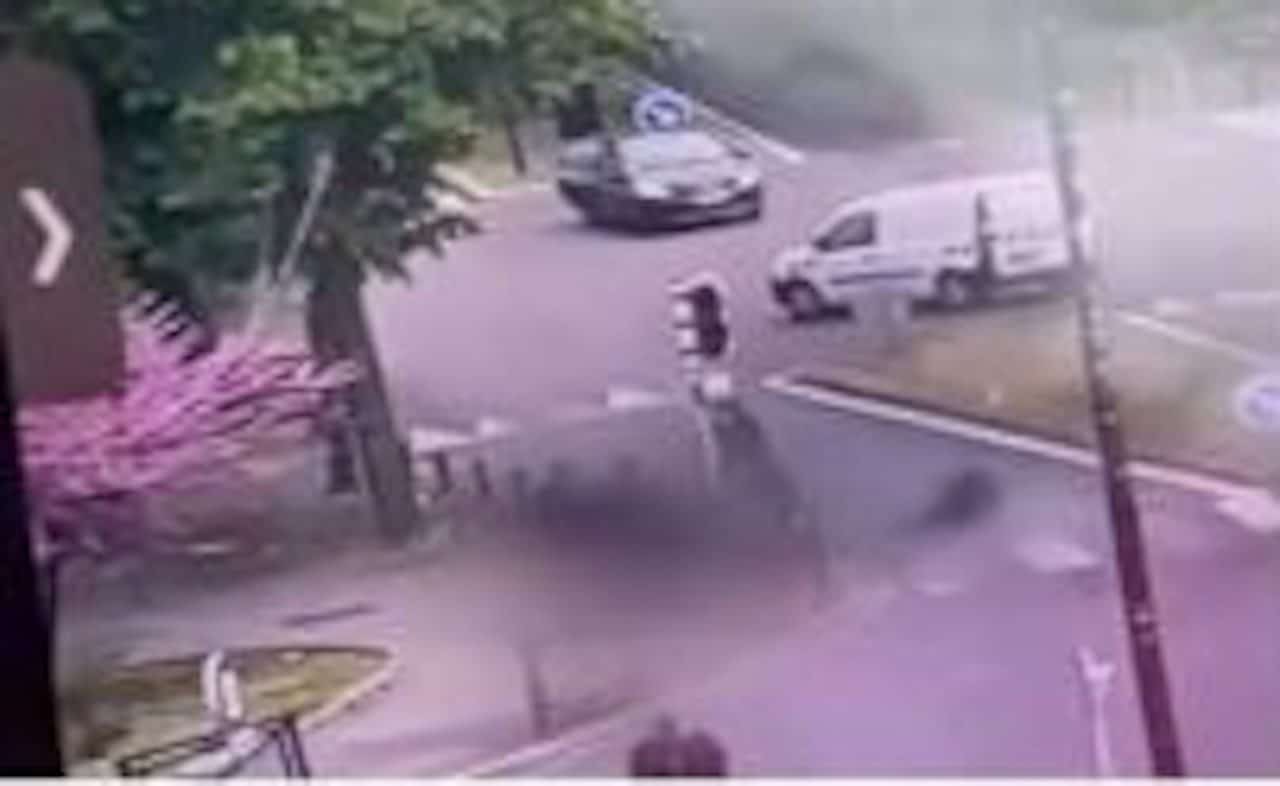 homme rue machette