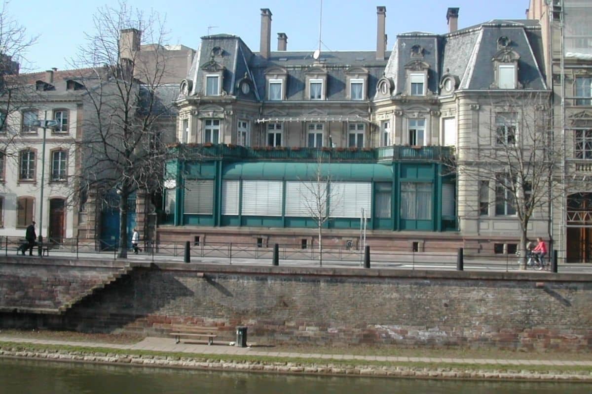 quai Kléber strasbourg jeune chute blessé