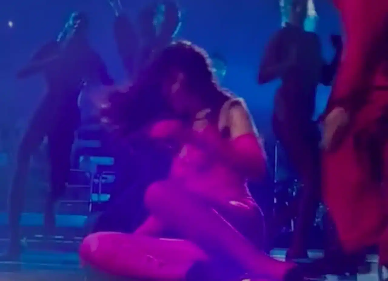 Dua Lipa chute
