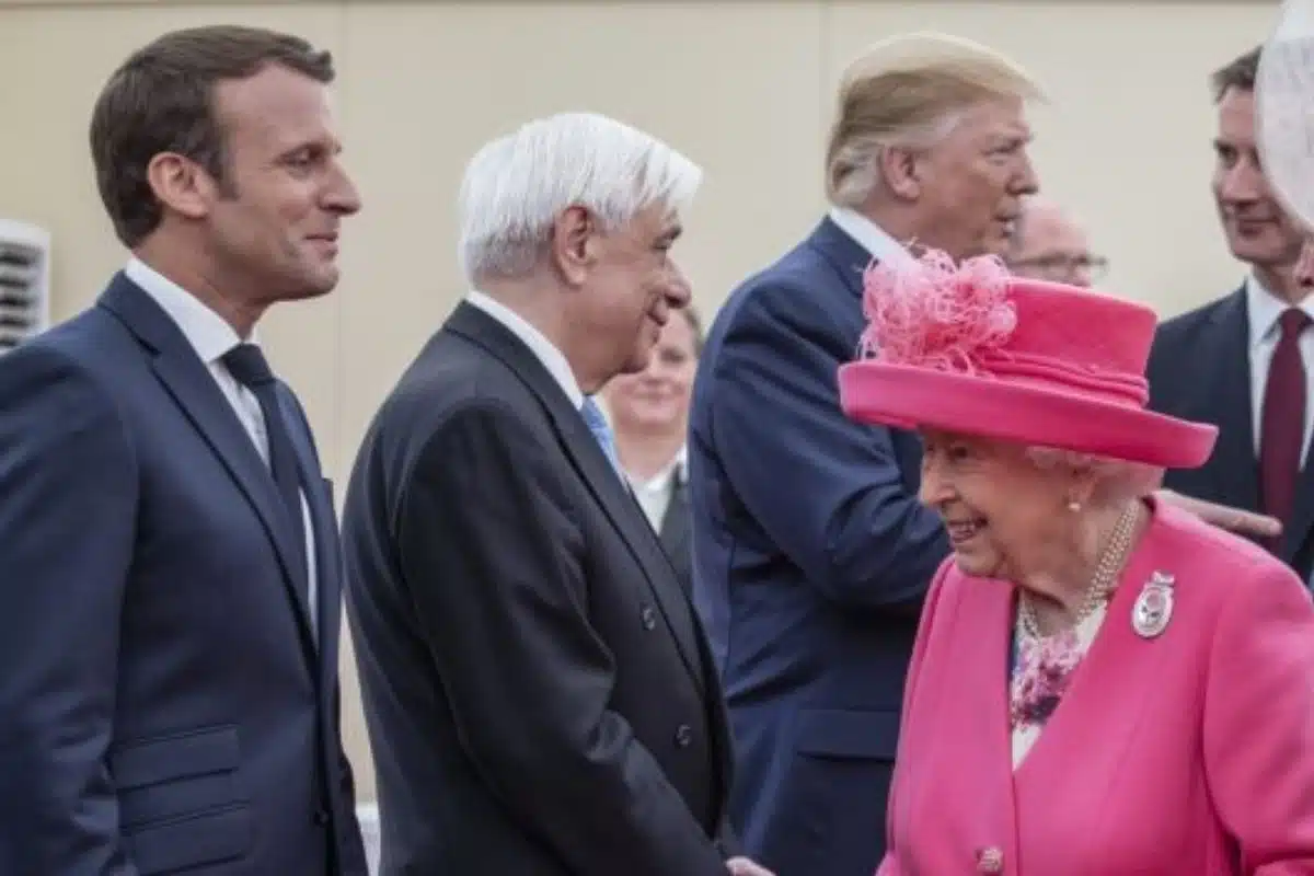 Elizabeth II Emmanuel Macron jubilé de platine 70 ans regne cadeau