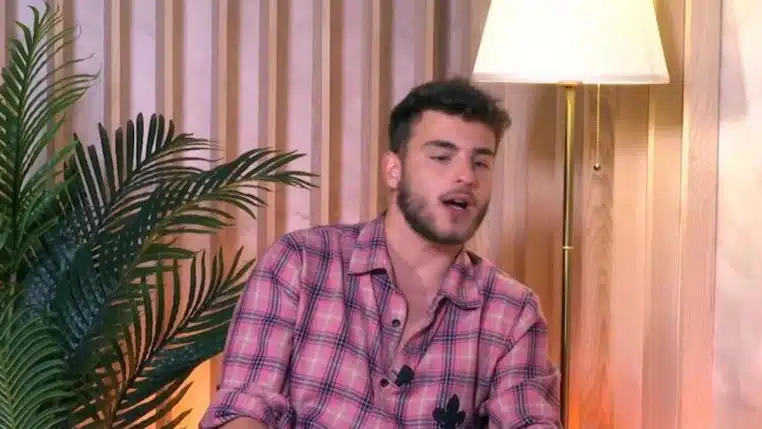 Simon castaldi confidences cash flavie flament