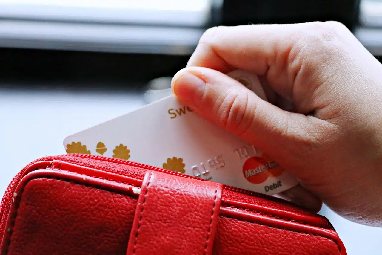Vol dos à dos : une nouvelle arnaque à la carte bancaire