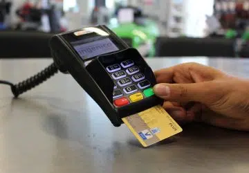Non-remboursement des clients victimes de fraude : des banques visées par une plainte de l'UFC Que Choisir