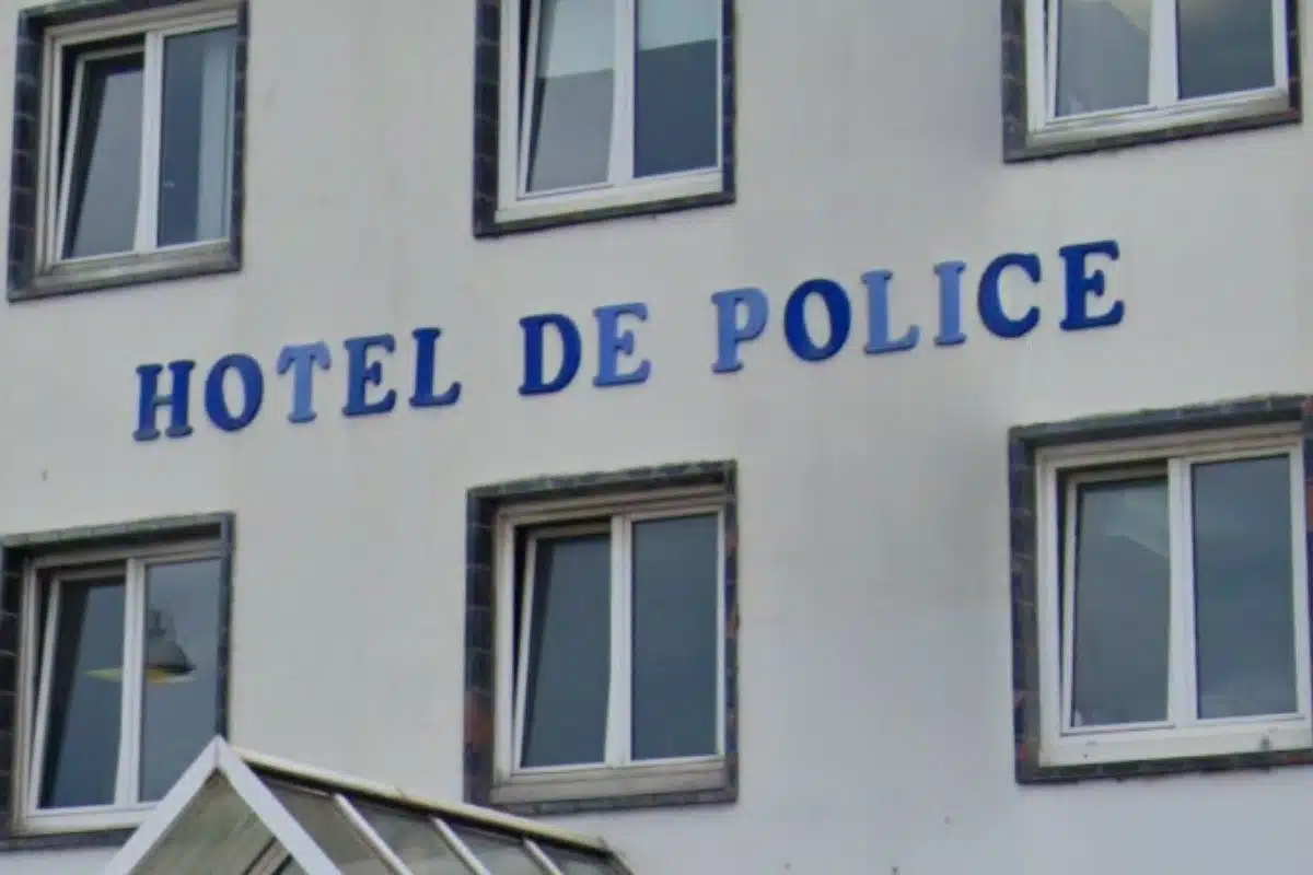 policiere se tire une balle dans commisariat dunkerque