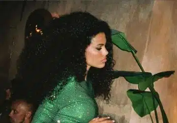 Tina Kunakey très proche d'une autre femme sur Instagram