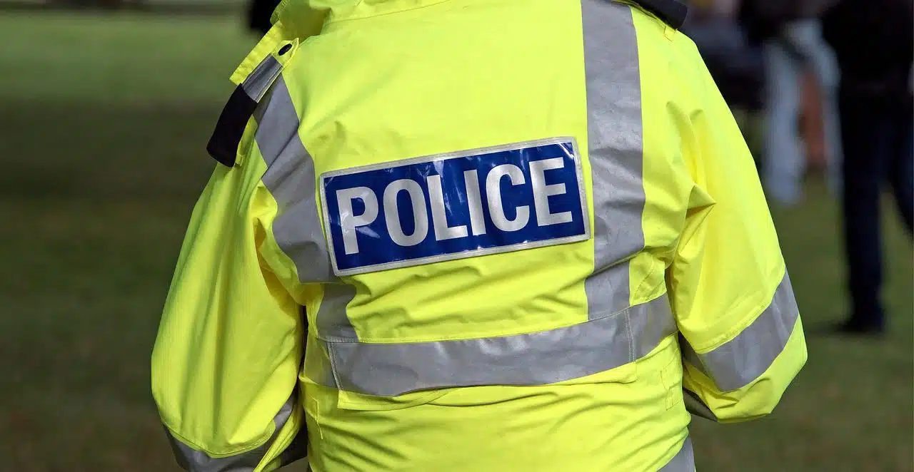 Une femme de 19 ans cambriolée et violée dans son appartement