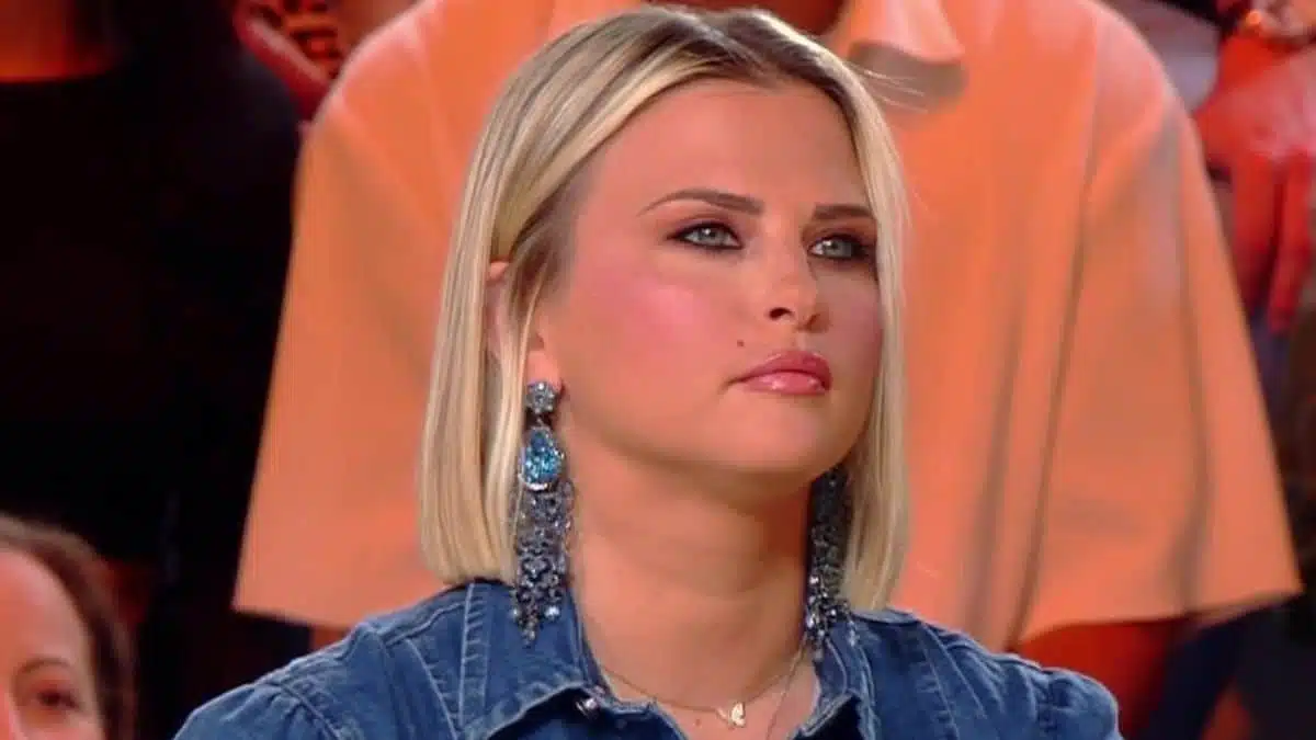 kelly vedovelli couple cyril hanouna elle repond