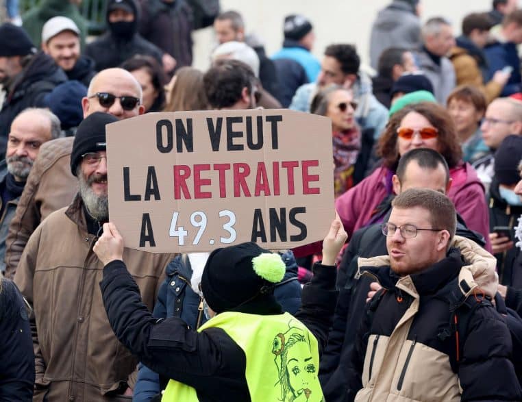 la retraite 49.3 pancartes france manifestation