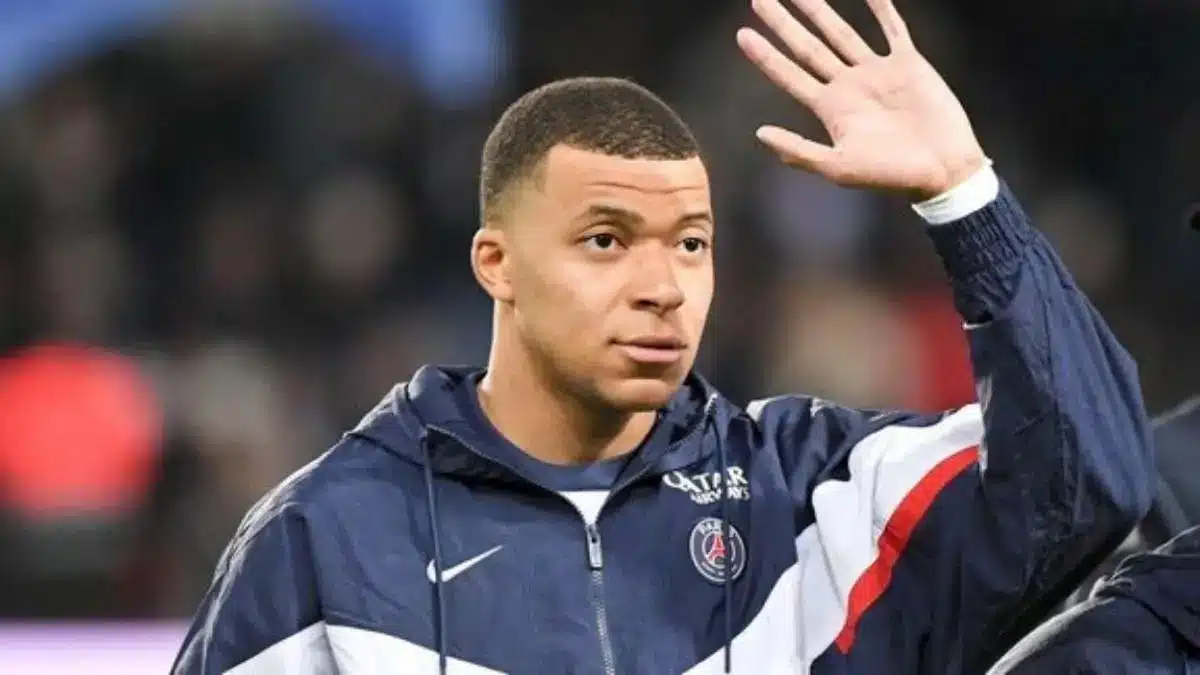 Il se prend pour Jeanne d’Arc Kylian Mbappé en prend violemment pour son grade
