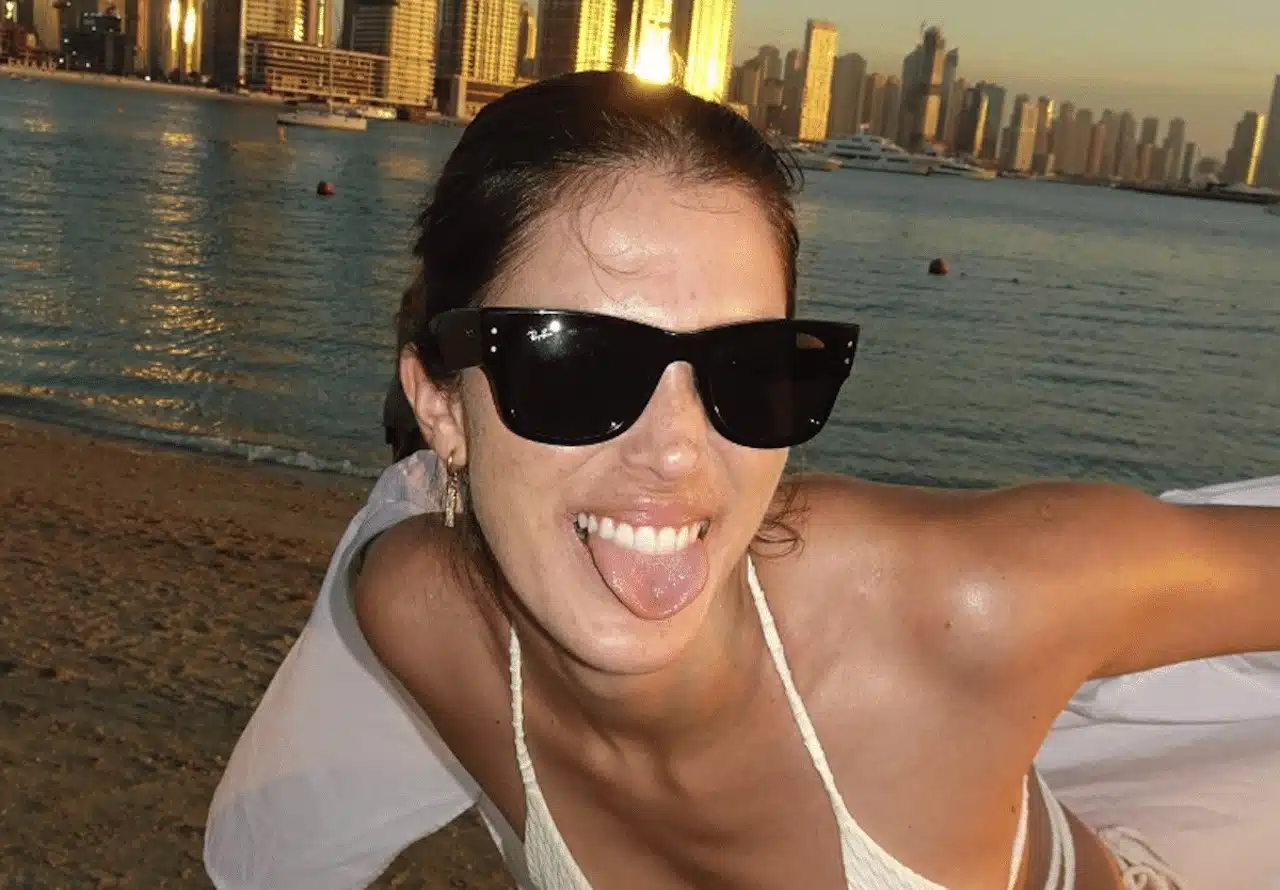 iris-mittenaere-photo-instagram-enflamme-toile