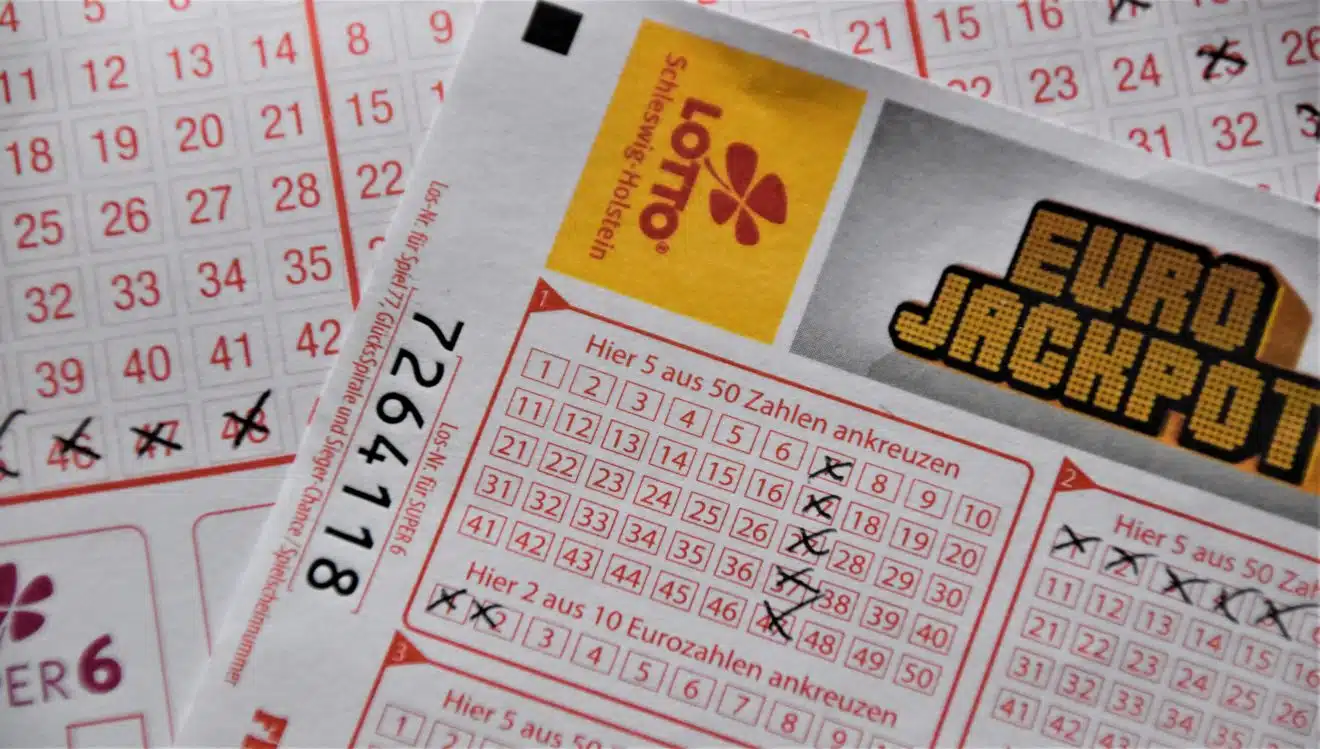 Chanceux ! Il remporte 3 loteries en un an, avec les mêmes numéros