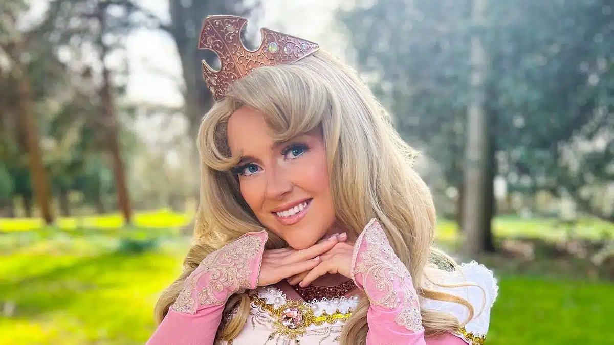 Elle devient une princesse à plein-temps