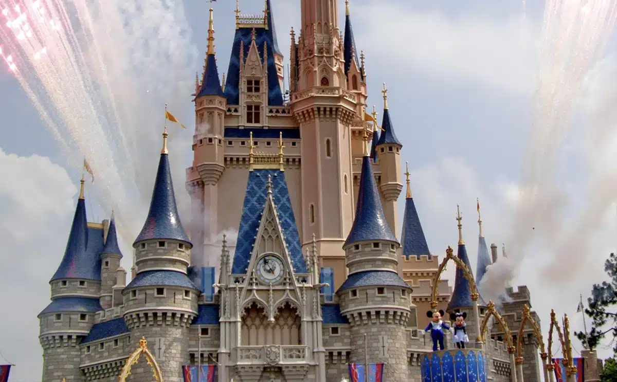Parc Disneyland attraction fermeture triste annonce Star Wars