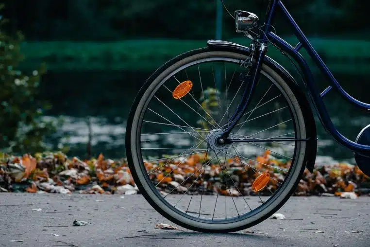 vole velo fille neuf ans viole rendre