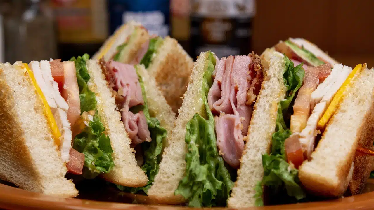 couper sandwich en deux