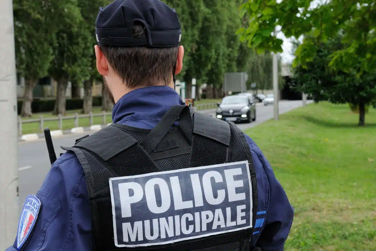 police bayonne homme tue uriner (1)