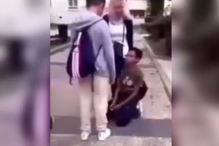 mere enfant ecole frappe video (1)